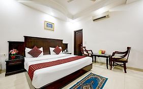 Hotel Legend International - 02 Mins From New Delhi Railway Station